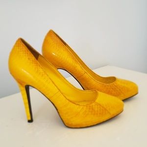 Ralph Lauren yellow heels size 6.5